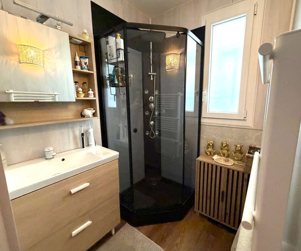 Vente villa Plain Pied entièrement rénovée + dépendance avec piscine et jacuzzi 66250 Saint Laurent de la Sala - photo 8