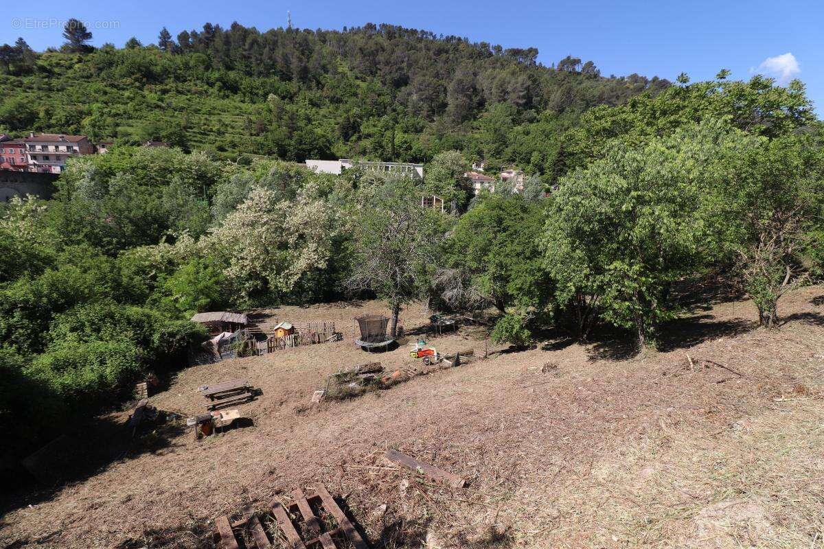 Terrain à L'ESCARENE