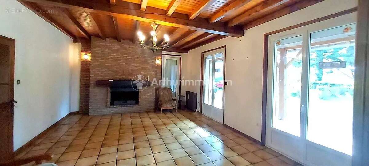 Maison à LABRUGUIERE