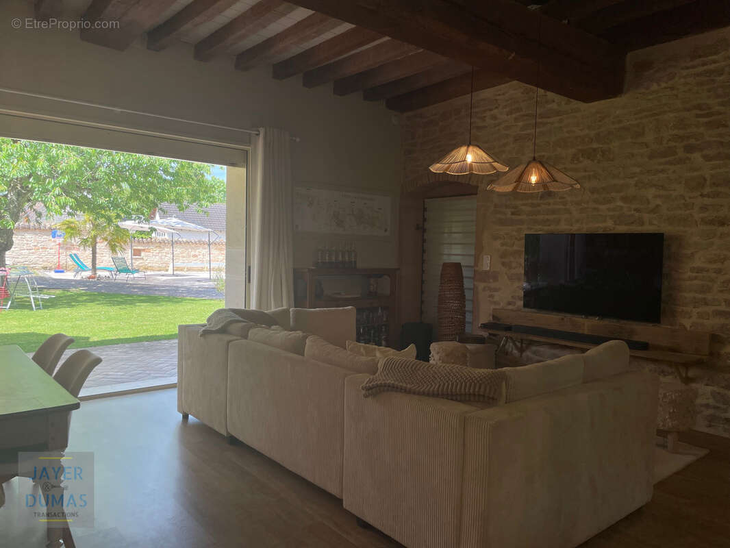 ALLERIOT - Magnifique demeure 6 Chambres, vaste Garage et Piscine - - photo 10