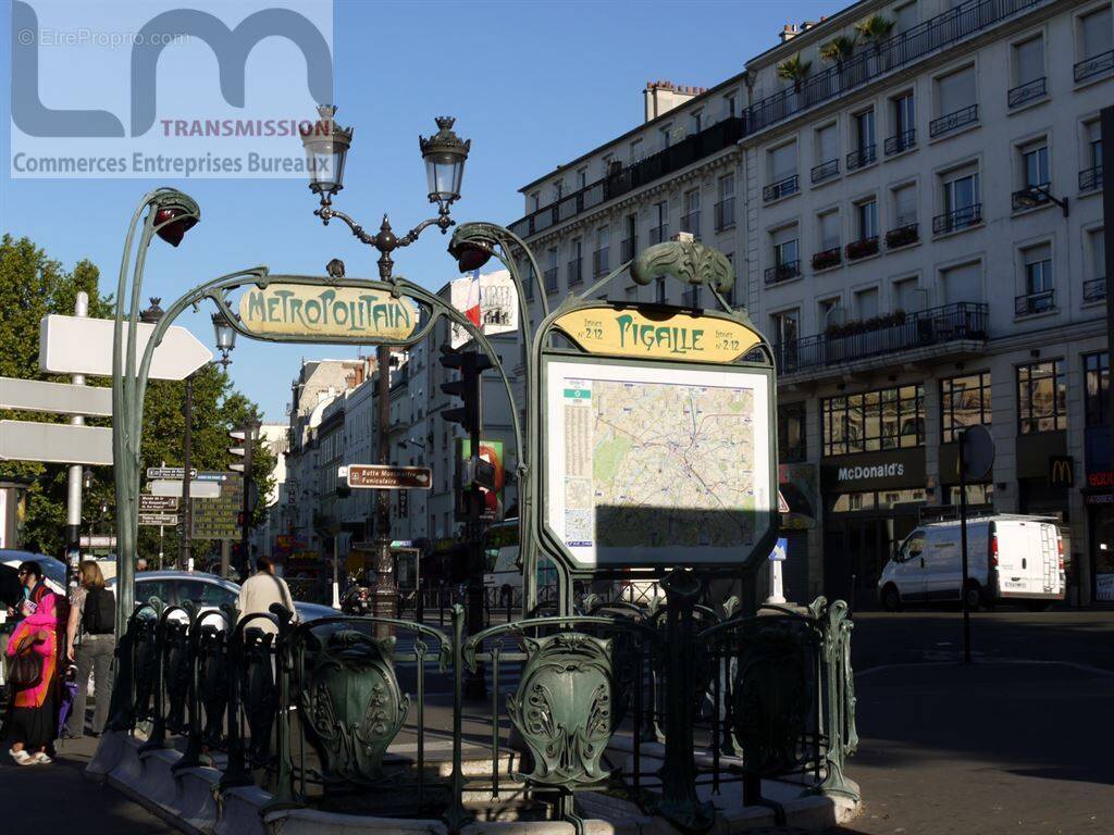 Commerce à PARIS-9E