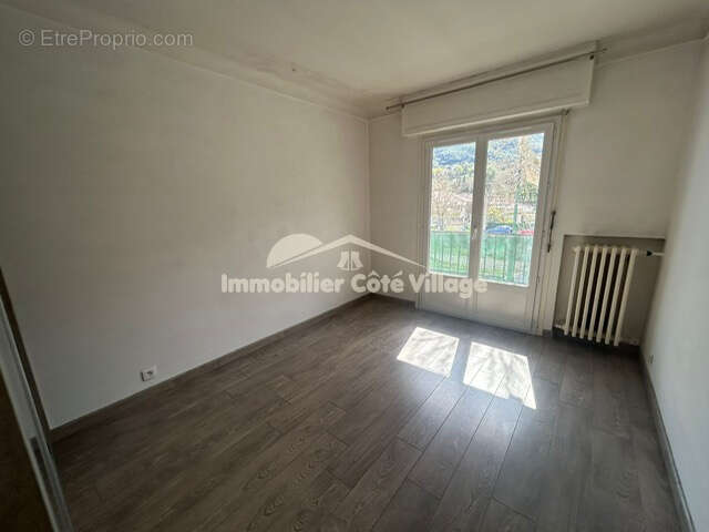 Appartement à CONTES