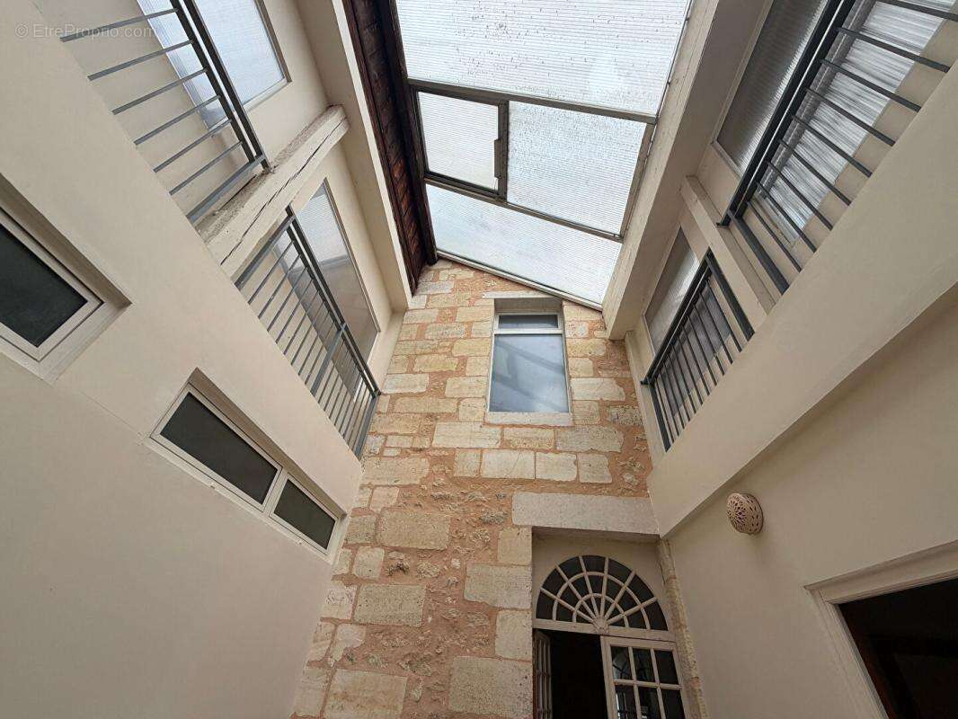 A Blaye Appartement de 114 m2 de caractère du XIX siècle avec locataire en place - photo 11
