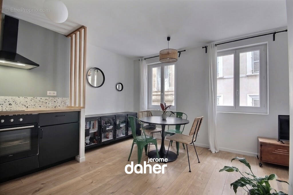 Appartement à MARSEILLE-1E