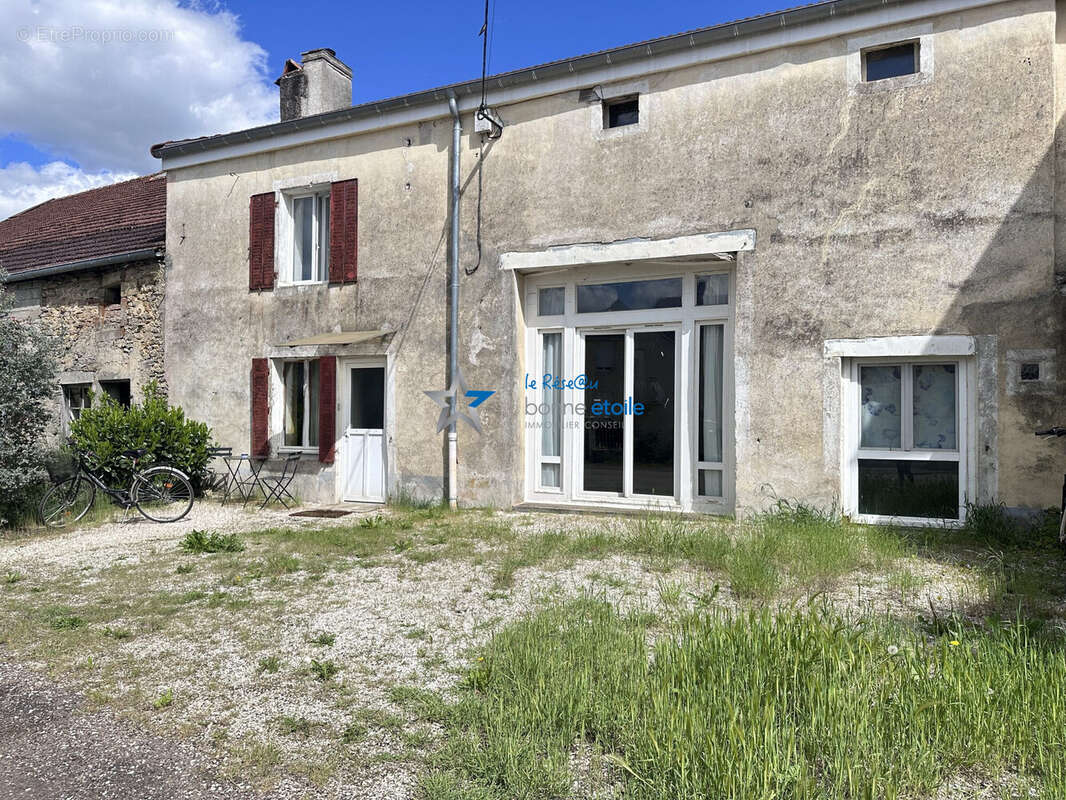 Maison 290 m² à Belmont  - photo 2