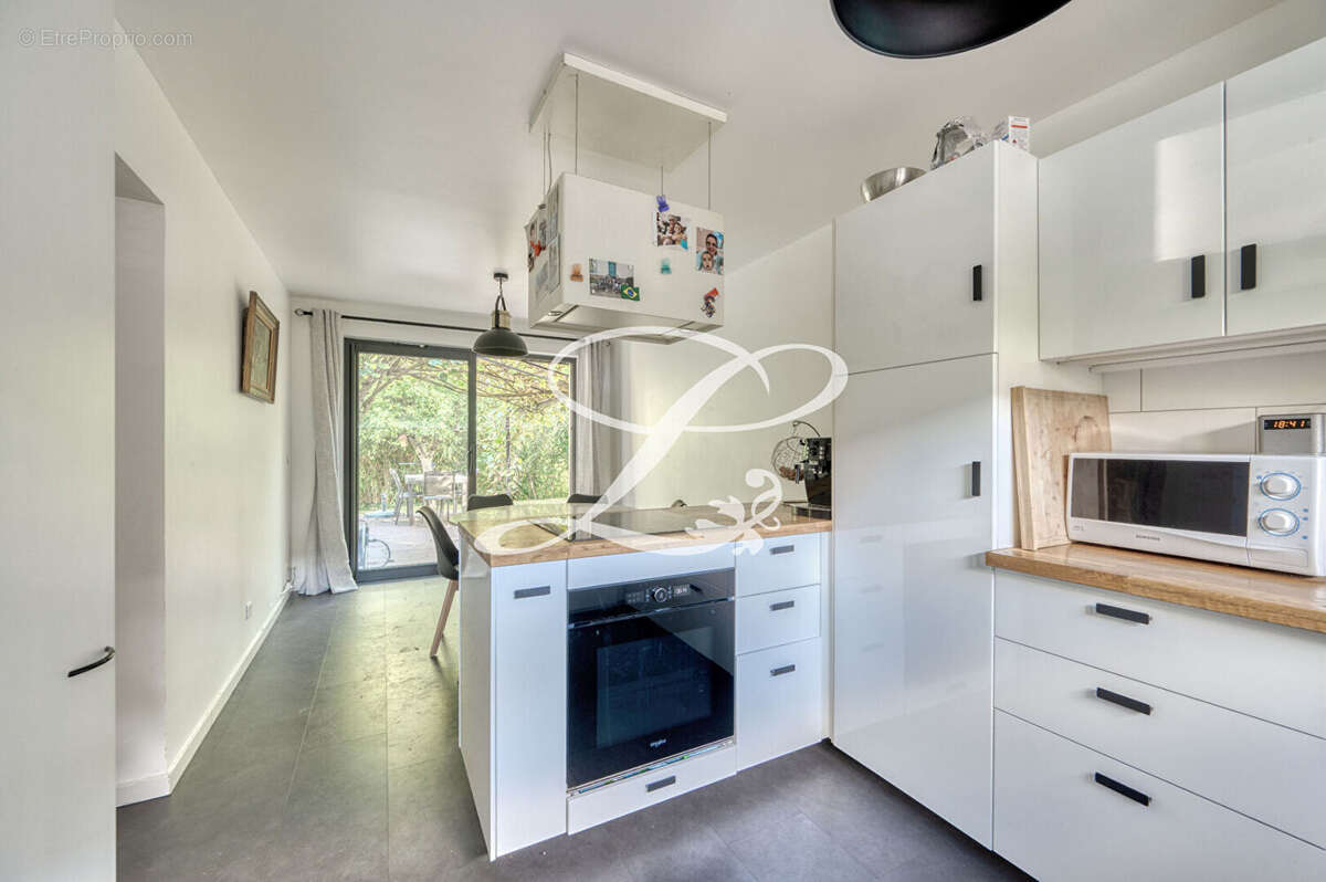 Maison à LE MESNIL-LE-ROI