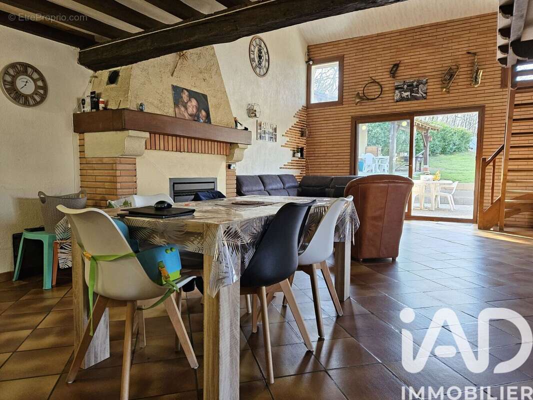 Maison 238 m² à Angeville  - photo 4