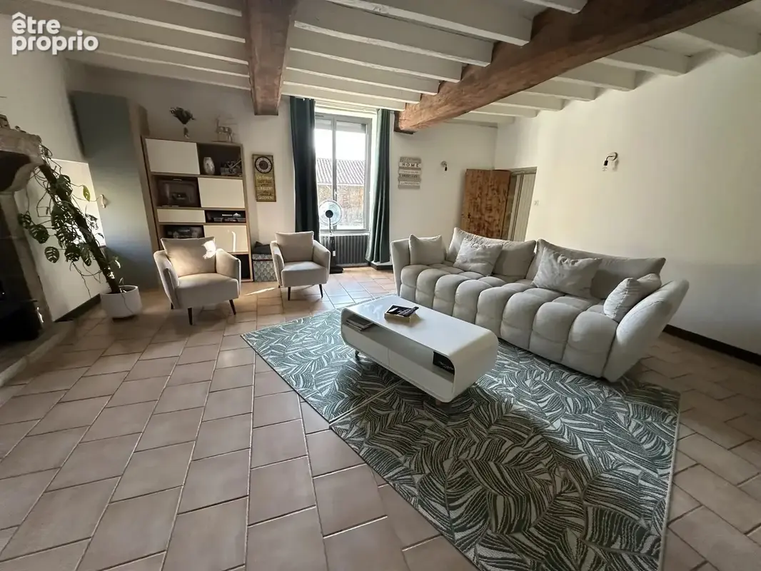 Ancien corps de ferme rénové, 5 chambres + gite + grange de 204 m² et 4 196 m² de terrain - photo 18