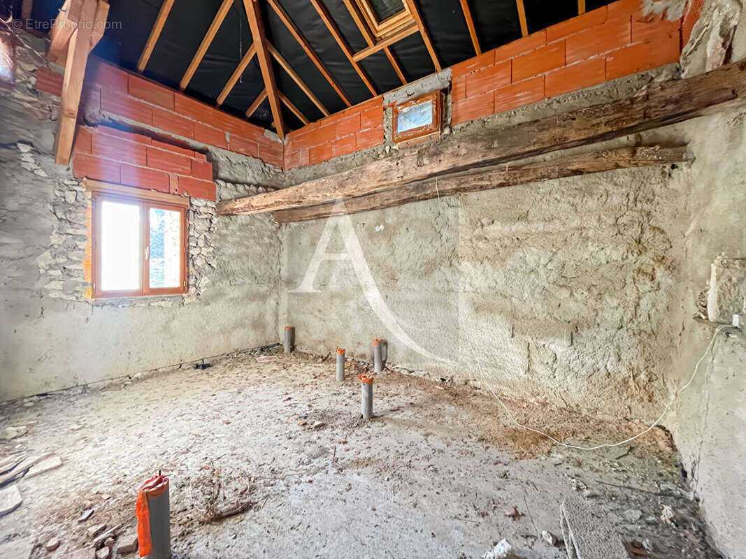 Maison à MONTAIGU-DE-QUERCY