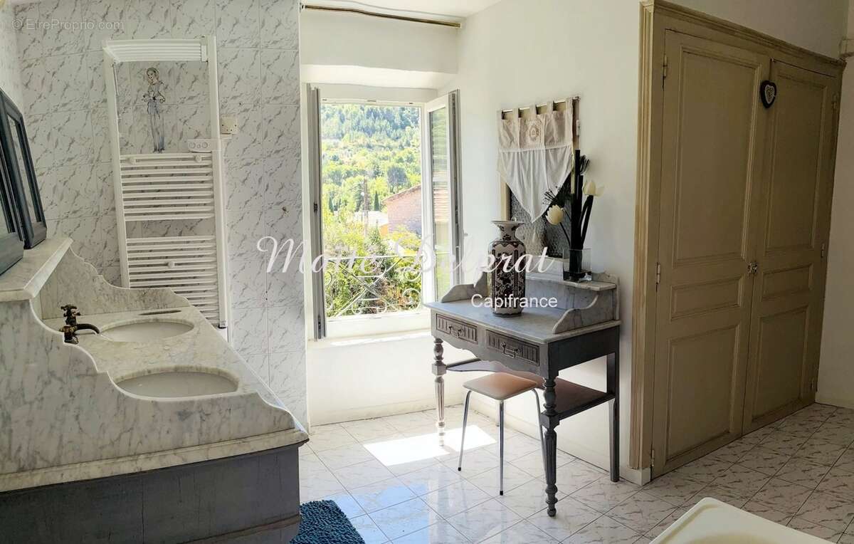 Buis-les-Baronnies – Maison de village de 139 m² avec jardin, 4 chambres, 2 garages, dépendance et vue sur le Pic Saint-Julien - photo 12