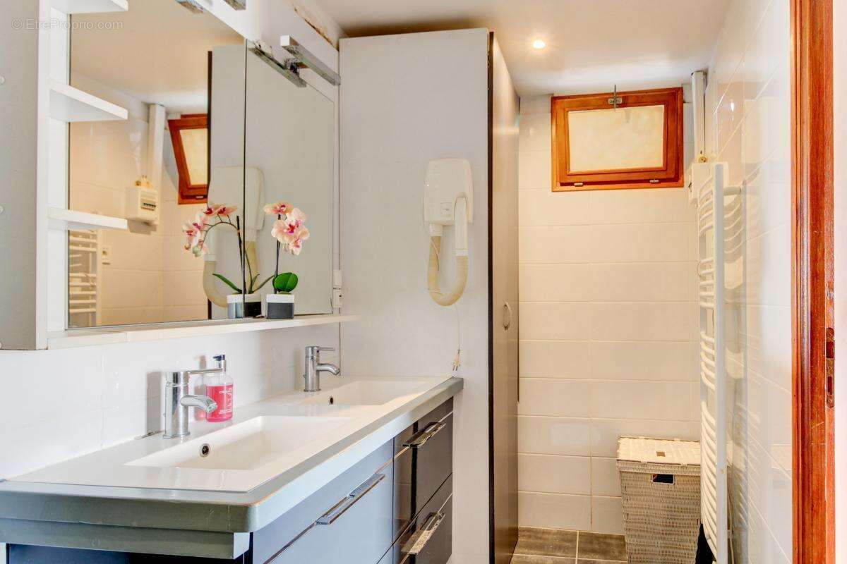 Appartement à EZE