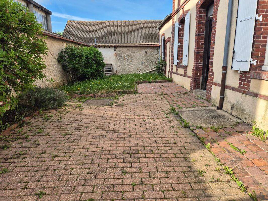 Maison à PRUNAY-LE-GILLON