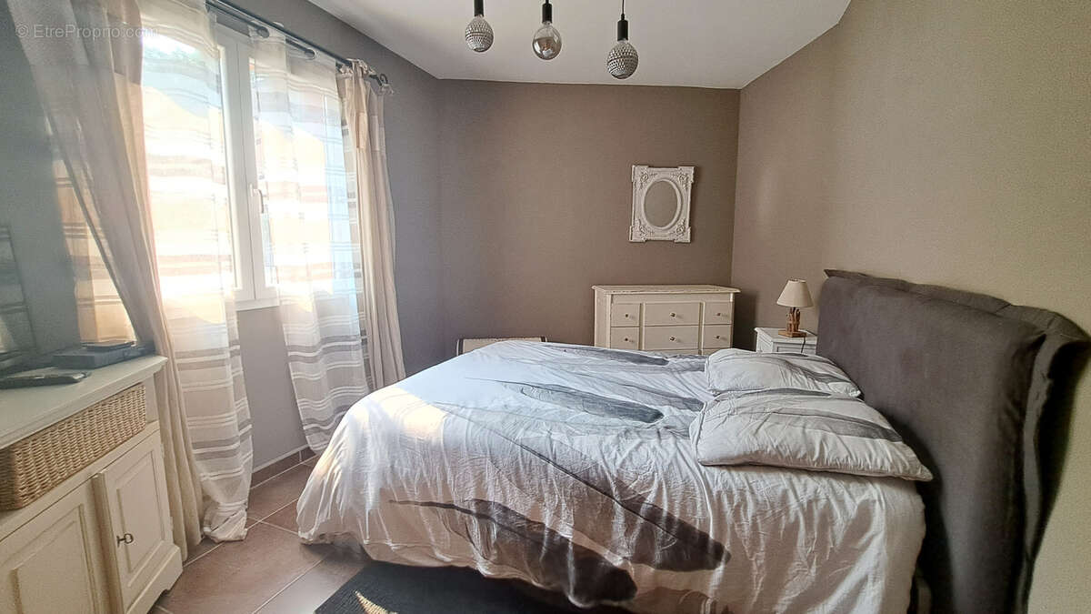Très belle villa, 240m2 de plain pied au calme. - photo 8