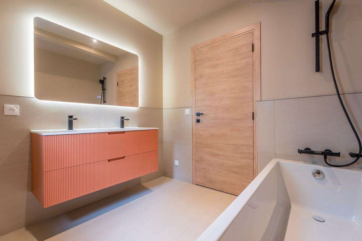 Maison à CHARBONNIERES-LES-BAINS