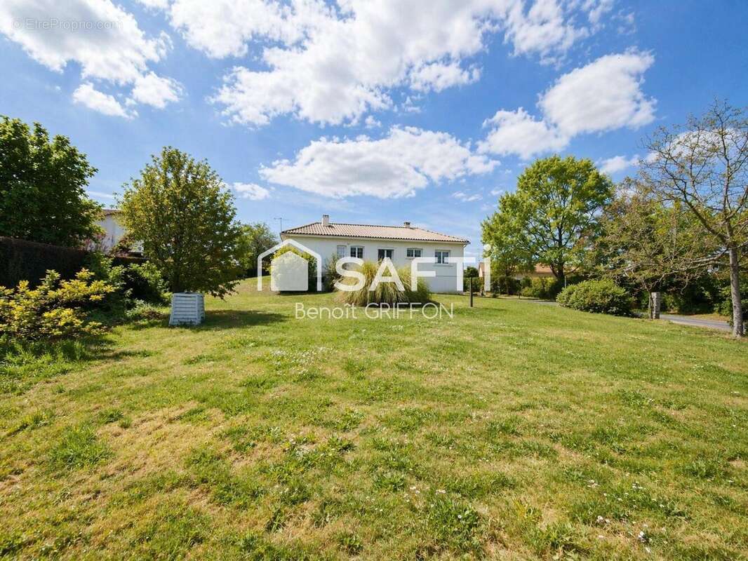 Photo 2 - Maison à LA ROMAGNE