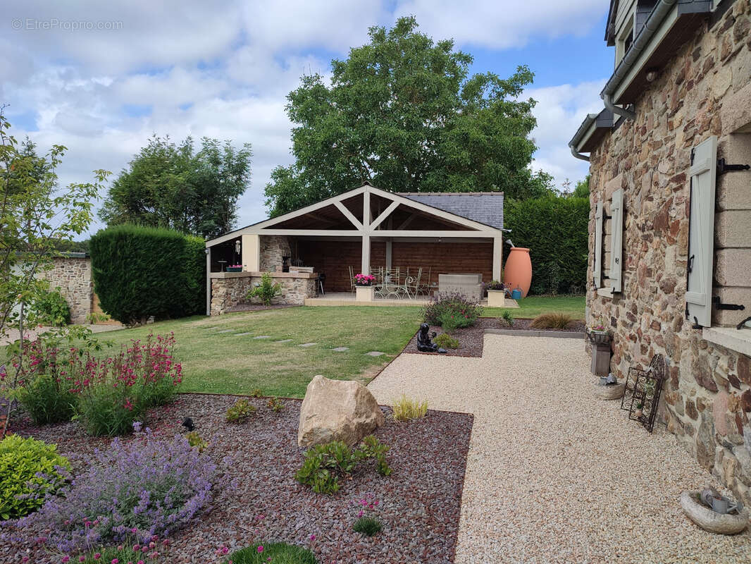 Maison à JUGON-LES-LACS