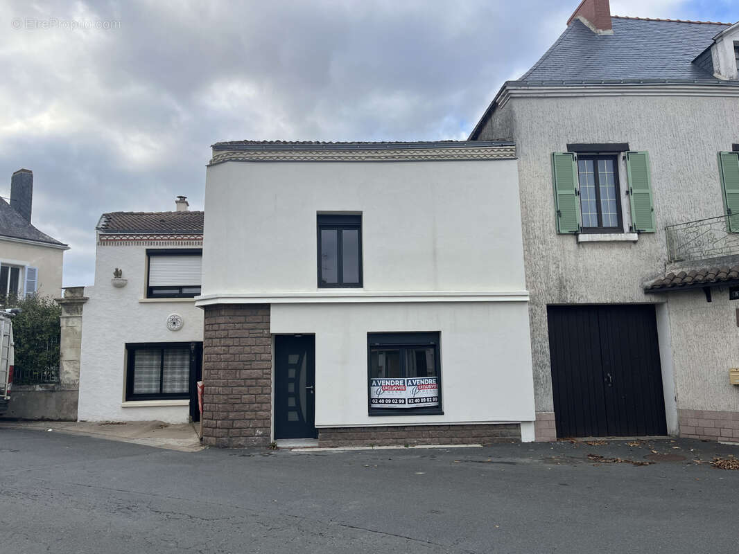 Maison à MONTREVAULT