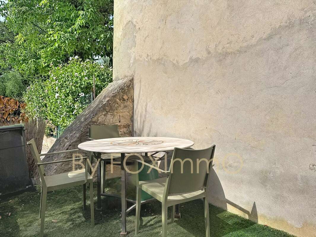 Roquefort-les-pins – maison de village au calme, terrasse, petit jardin et 2 parkings - photo 2