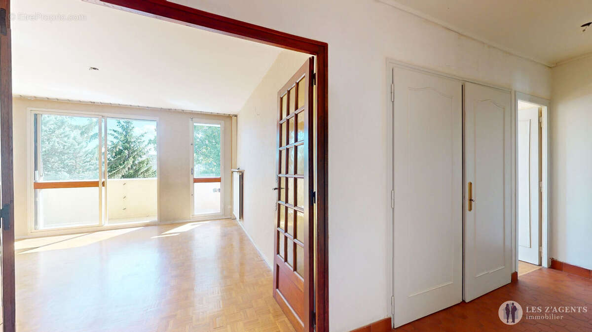 Appartement à SAINT-MARTIN-D'HERES