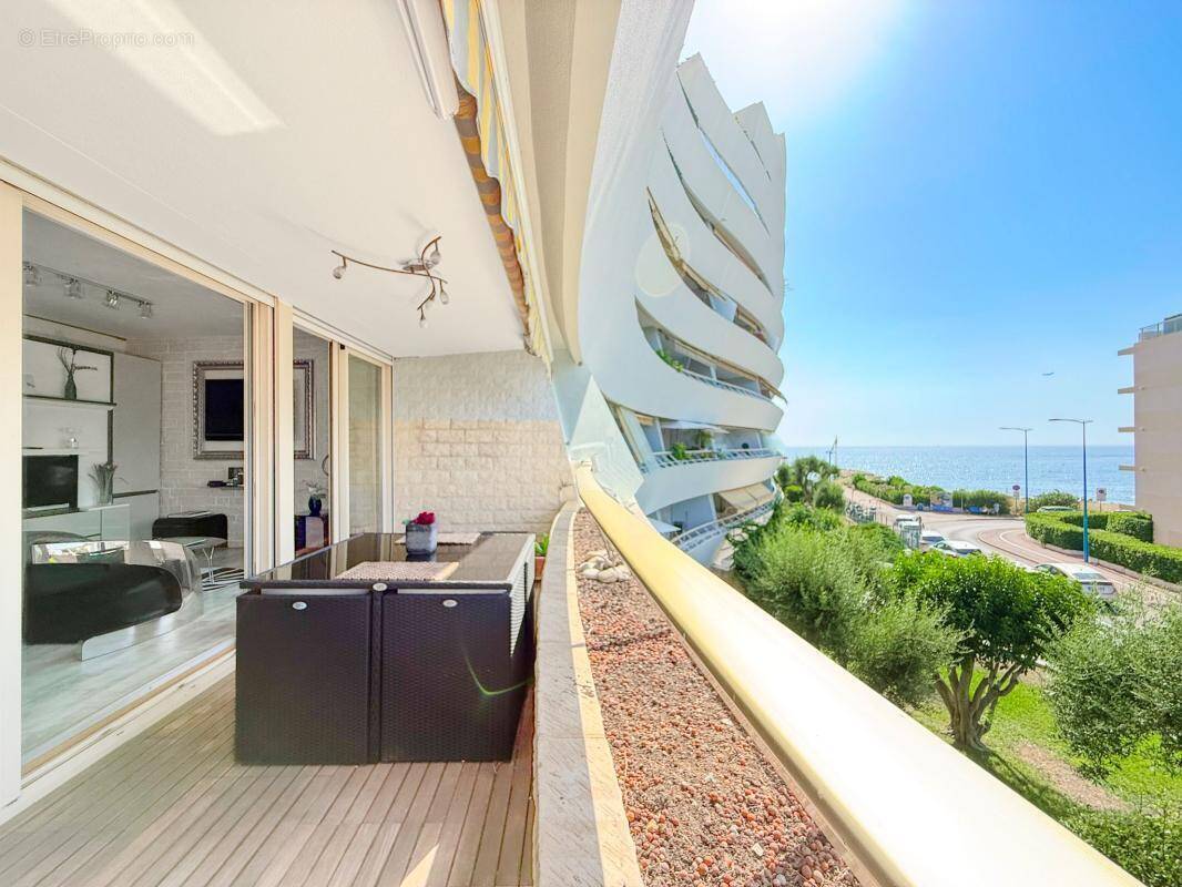 Appartement à VILLENEUVE-LOUBET