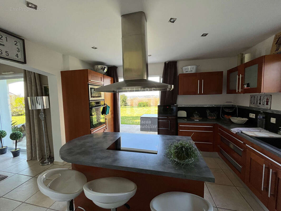 Maison à LA CHAPELLE-BASSE-MER