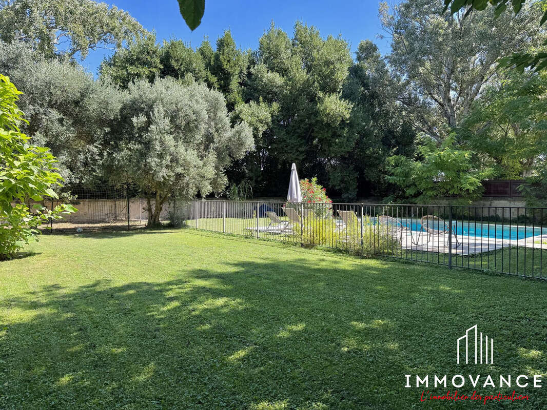 Maison 335 m² à Aimargues  - photo 4