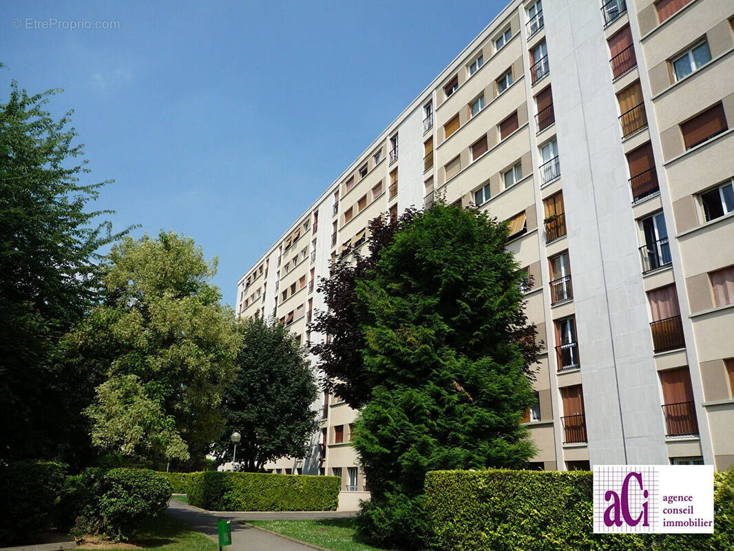 Appartement à FRESNES
