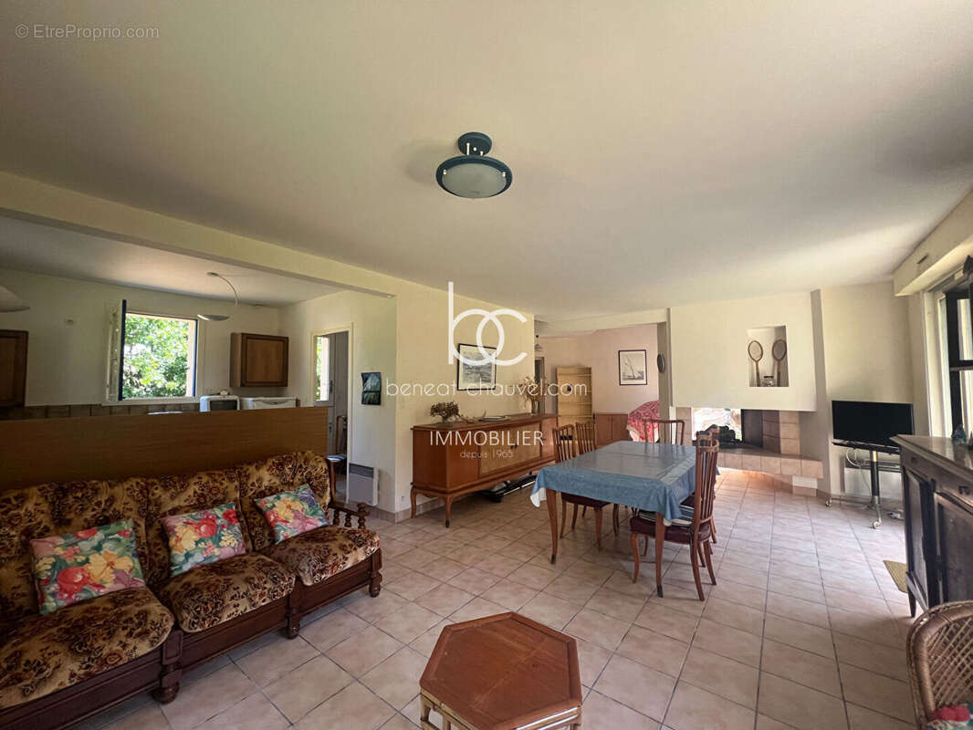SARZEAU GOLFE - Maison familiale à vendre à BRILLAC  5 chambres et combles aménagés - photo 3