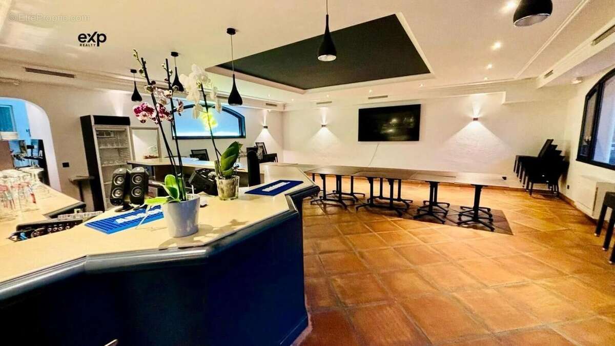 Commerce à CHALLES-LES-EAUX