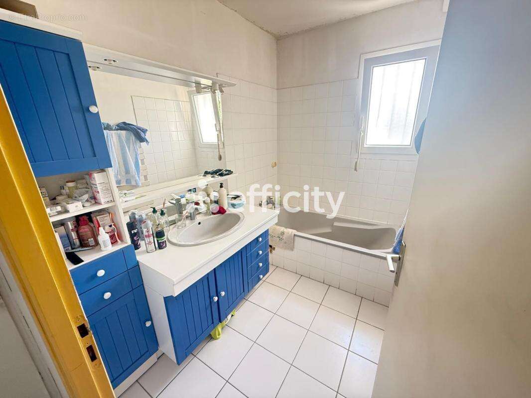 Maison à LES LANDES-GENUSSON