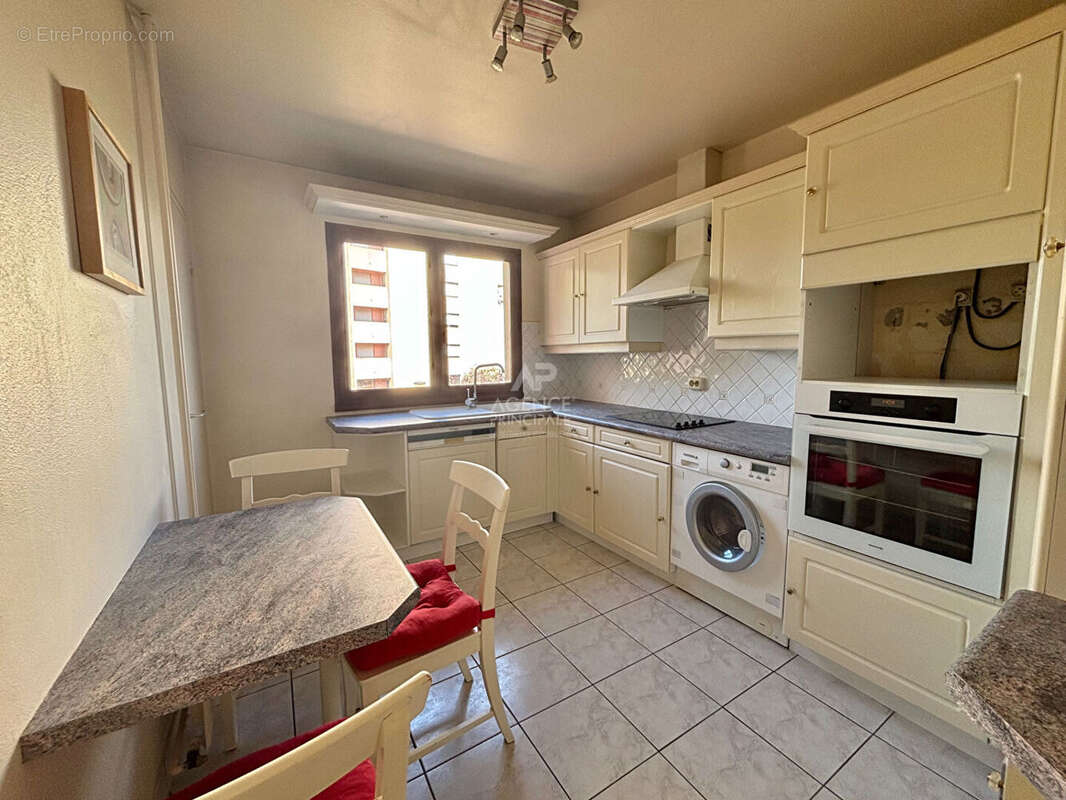 Appartement Cergy 3 pièce(s) 68.40 m² - photo 3