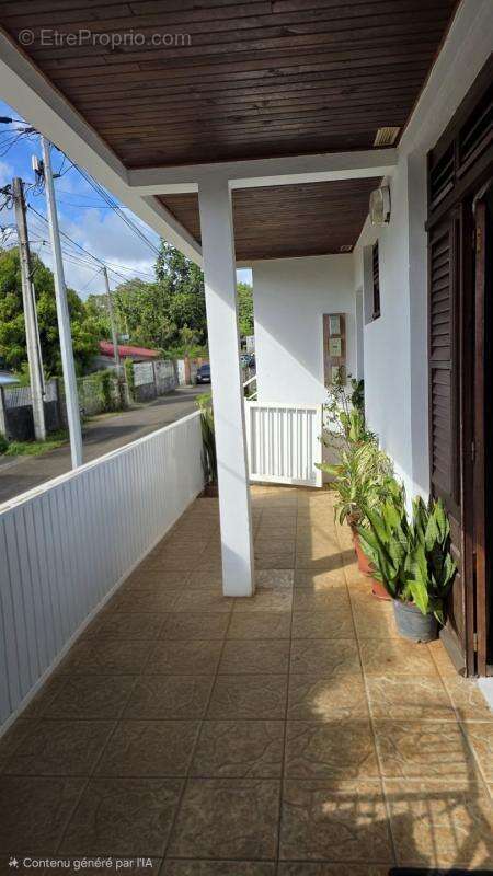 IMMEUBLE de rapport - 4 appartements Fort-de-France - photo 2