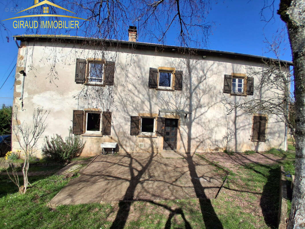 Maison à SAINT-DENIS-DE-CABANNE