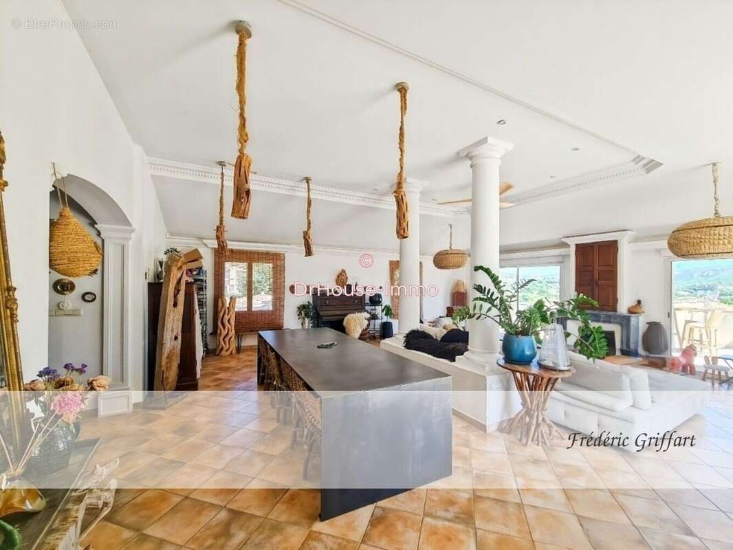 Maison à GREOUX-LES-BAINS