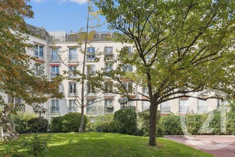 Appartement à NEUILLY-SUR-SEINE