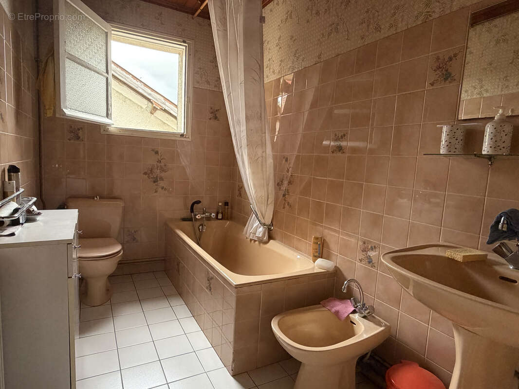 Maison familiale de 145 m2   4 chambres, véranda et double garage, proche de toutes les commodité - photo 11