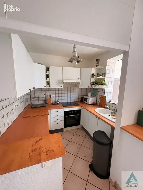 Super studio aménagé avec loggia et cave - photo 3