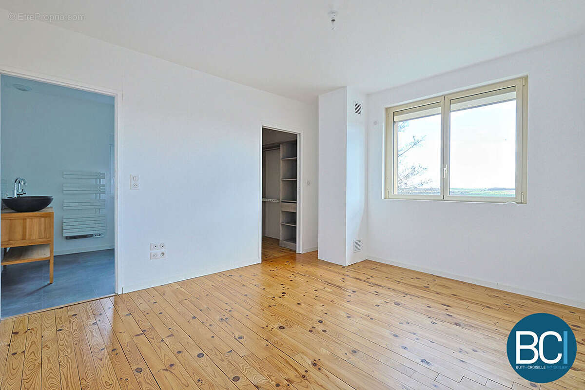 LAITRE-SOUS-AMANCE - Maison 5 pièces - 165 m2 - photo 6