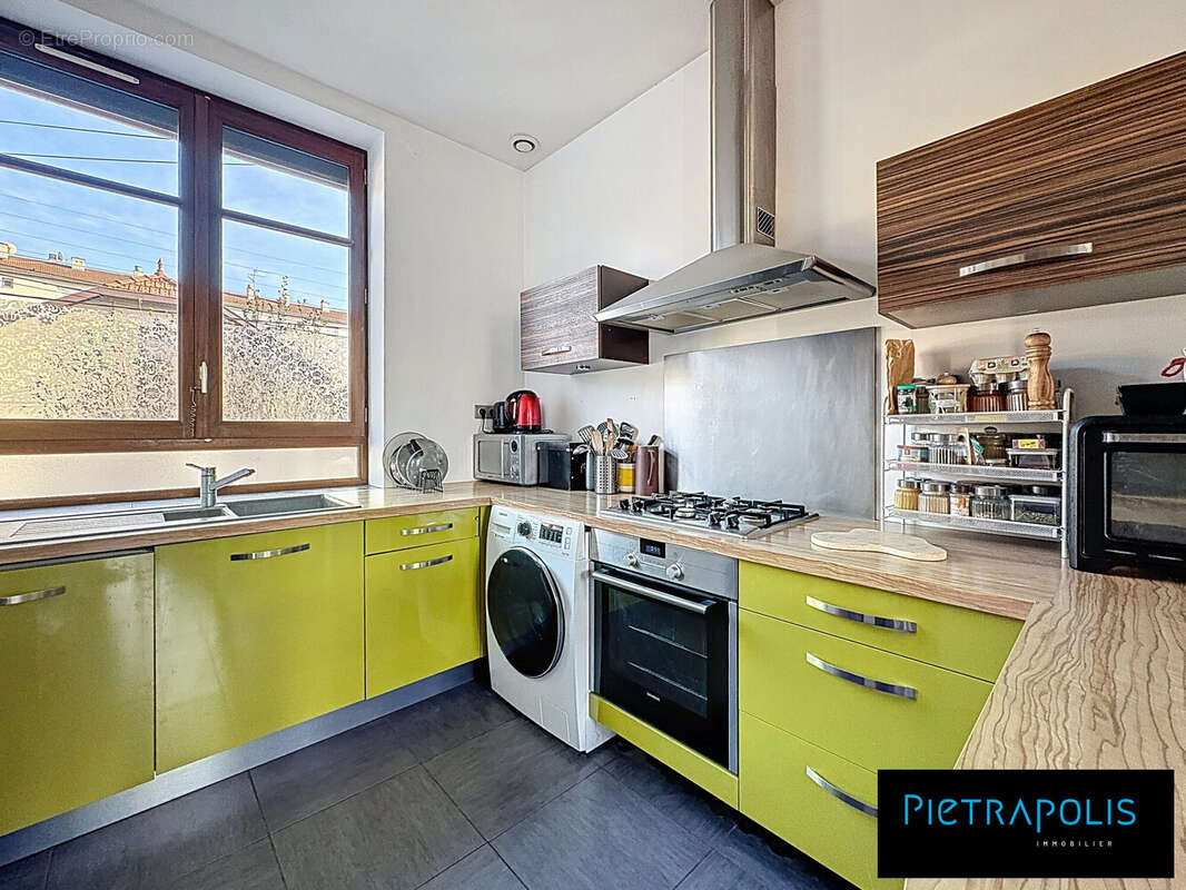 T3, 1er étage - Maison à LYON-8E