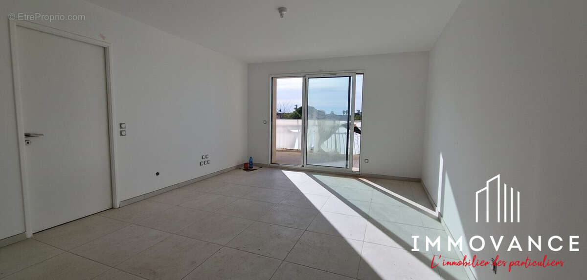 Appartement à VALERGUES