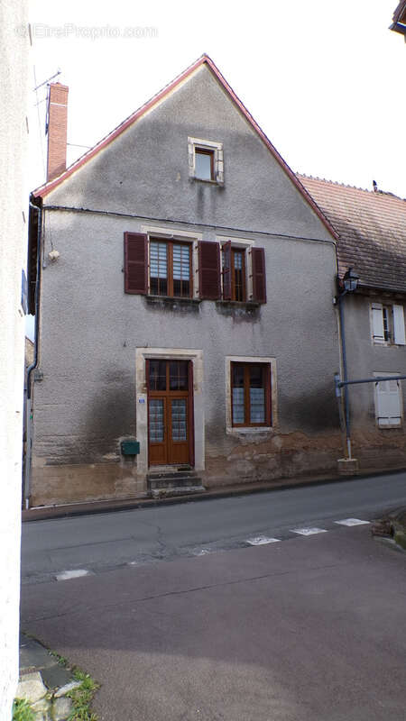 Ainay-le-Château   Maison de village avec deux appartements indépendants - photo 2