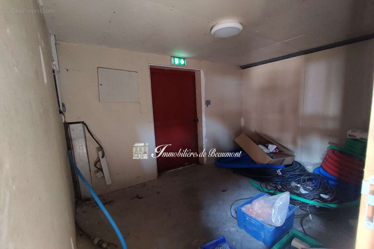 Parking à BEAUMONT-LE-ROGER