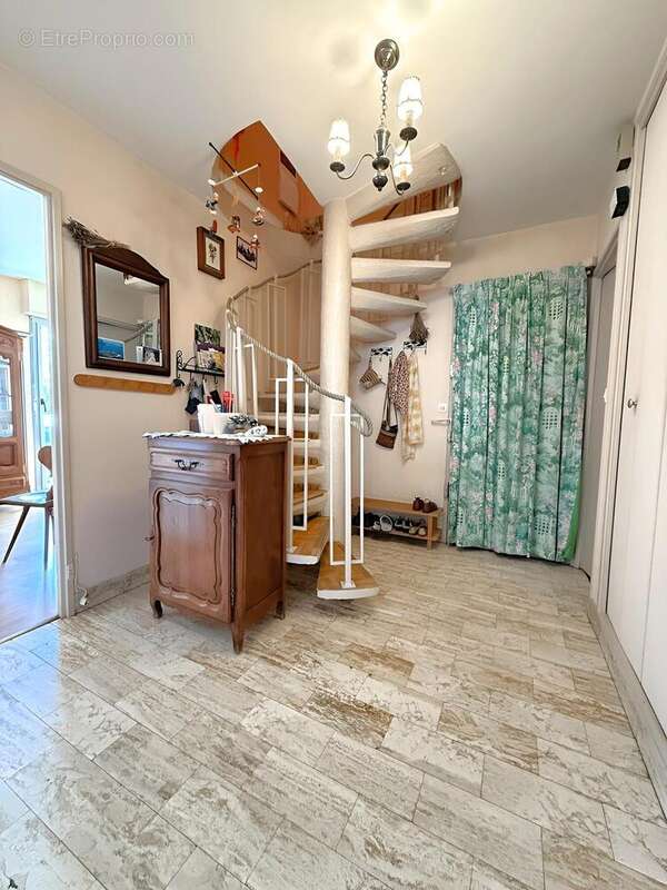 Photo 8 - Appartement à POISSY