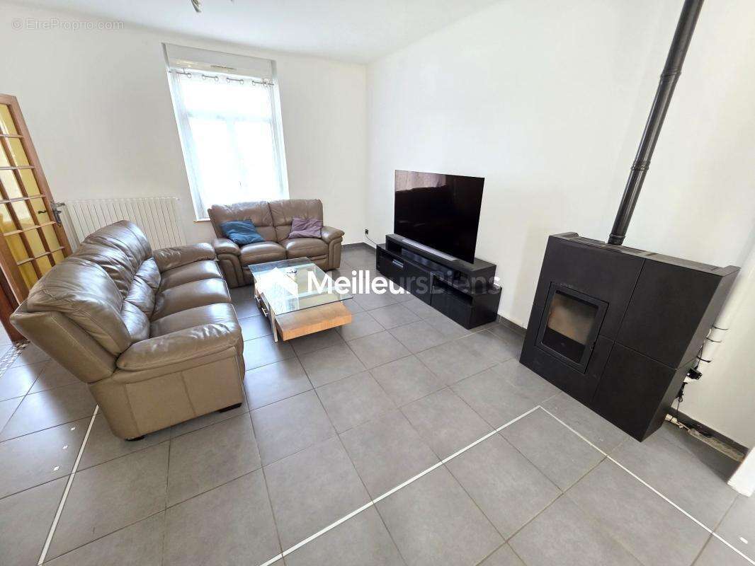 Maison individuelle de 161 m² à Maubeuge avec 4 chambres, garage et jardin 693 m² - photo 6