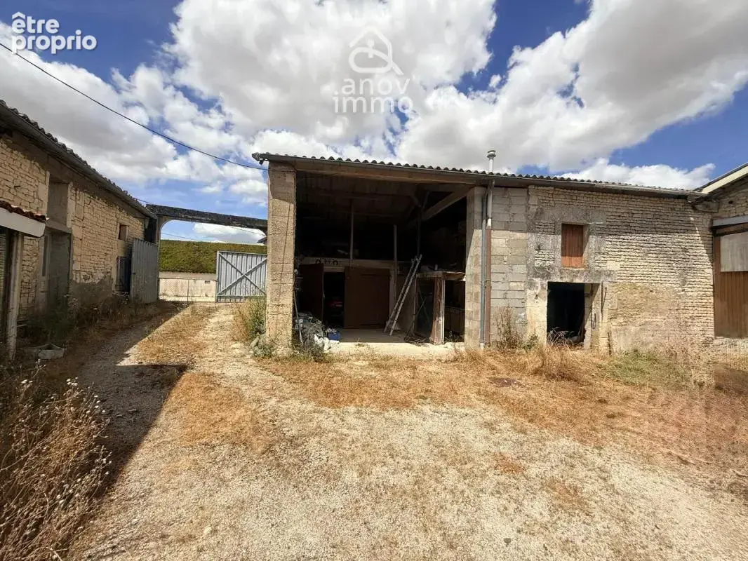 Maison familiale avec nombreuses dépendances à CHAMPNIERS - photo 13