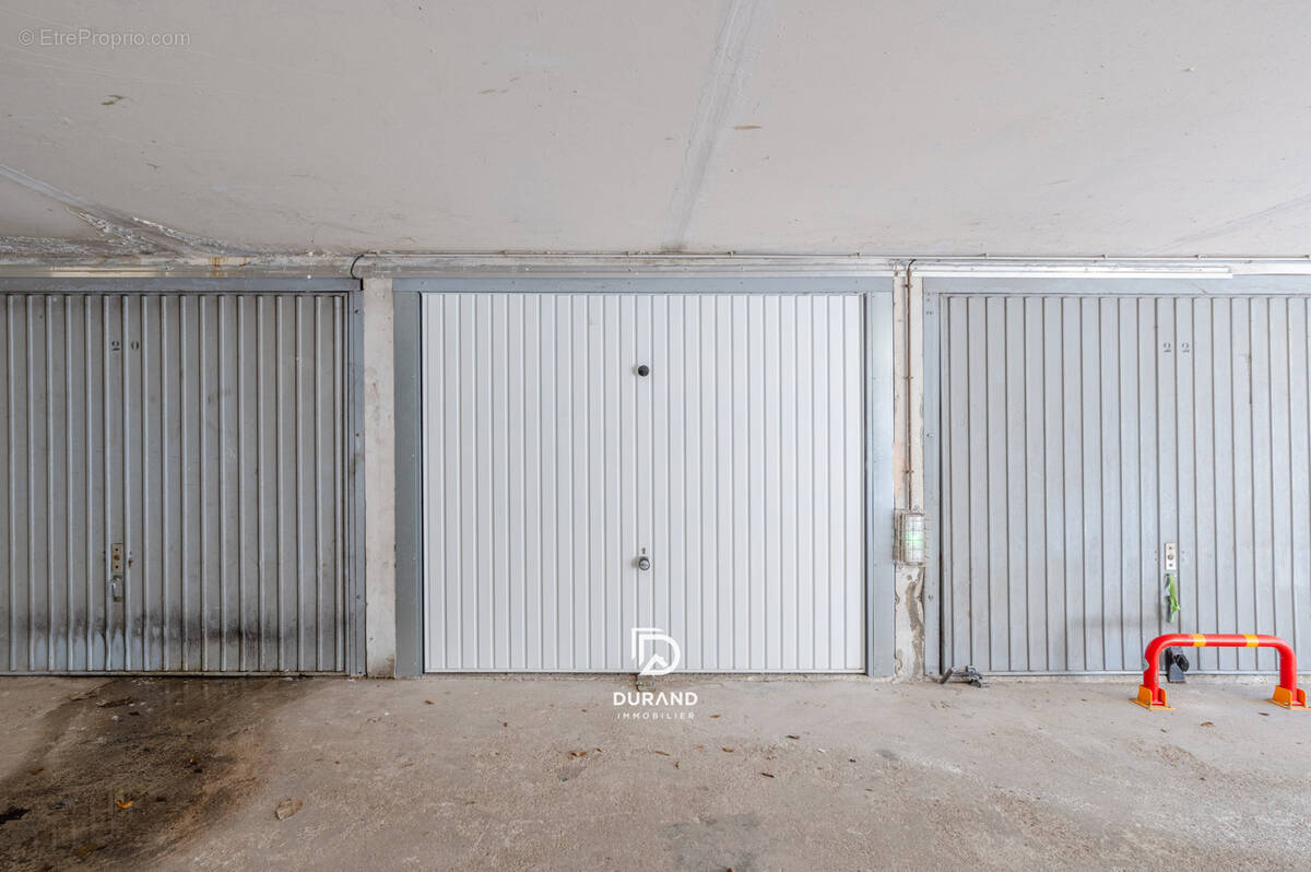 Parking à MARSEILLE-9E