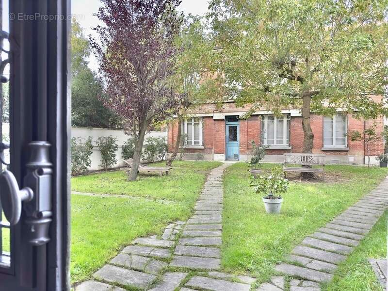 Appartement à LA GARENNE-COLOMBES