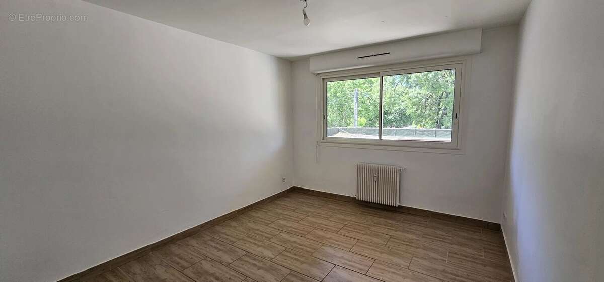 Appartement à SOLLIES-PONT