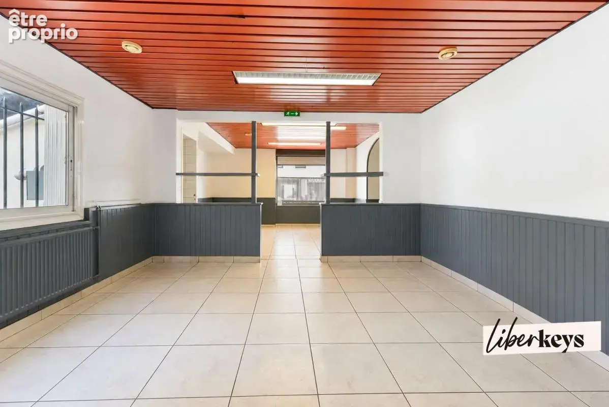 Commerce avec cour – potentiel de transformation en habitation - photo 1