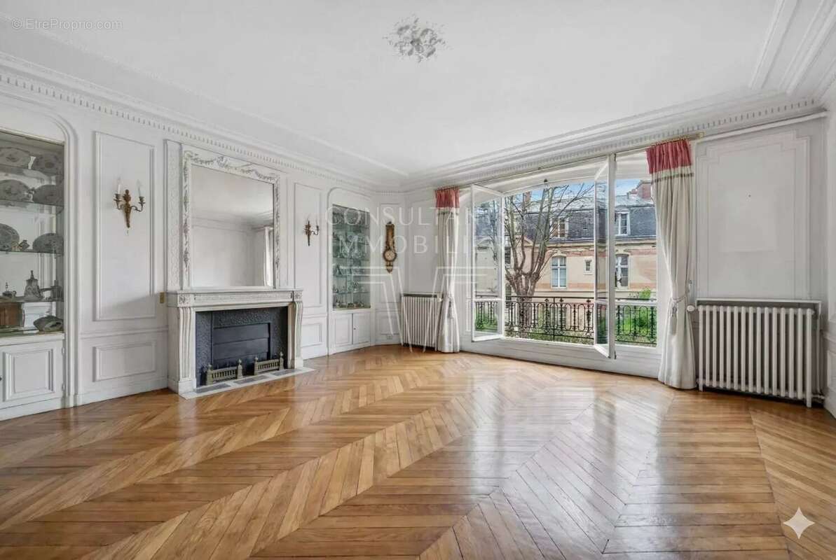 Appartement à PARIS-16E
